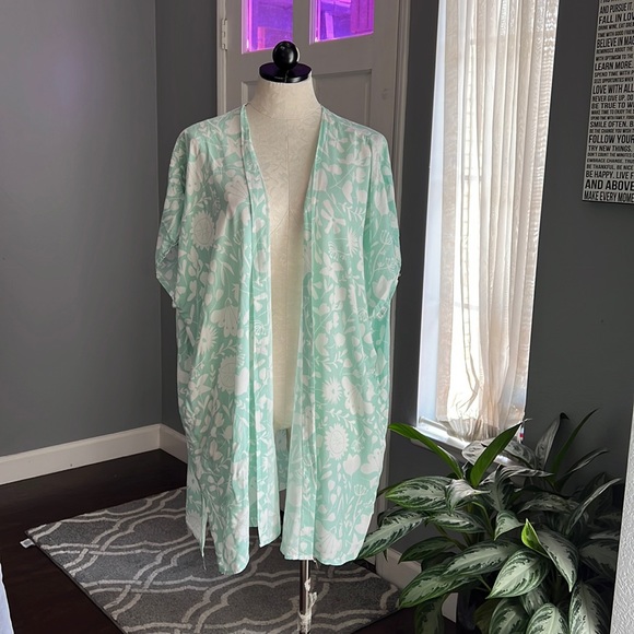 The Girlfriend Floral Cover Up Top - Picture 1 of 7